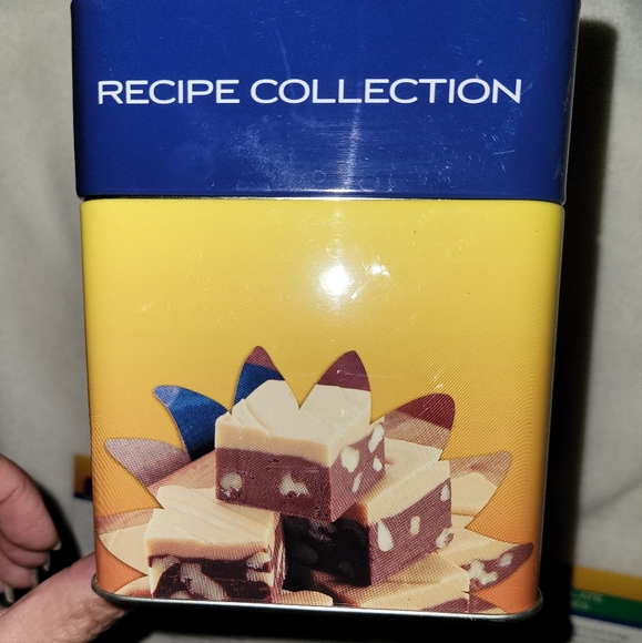 Eagle Brand Recipe Collection Tin with Recipe Cards, Dividers, Blank Cards - Picture 3 of 6